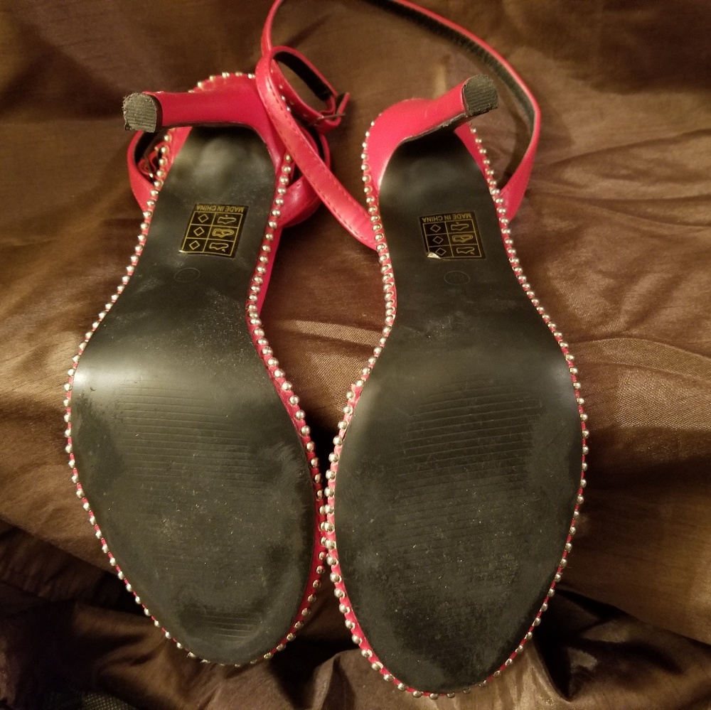 Heels - Picture 2 of 3